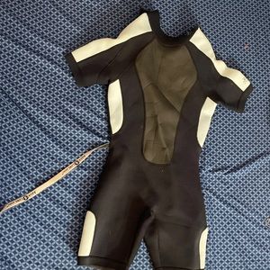 5/6 3mm Aqua Lung Shorty Wetsuit